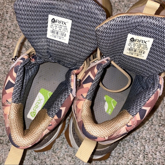 Rax’s waterproof, lightweight hiking boots - Picture 7 of 8